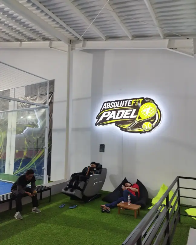 Massage chair and bean bags in the padel lounge